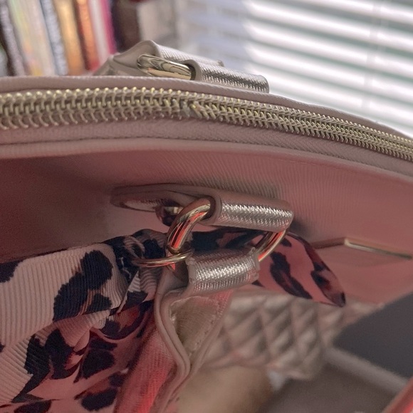 Betsey Johnson NY beige gold quilted shoulder purse cheetah bow - Picture 11 of 15